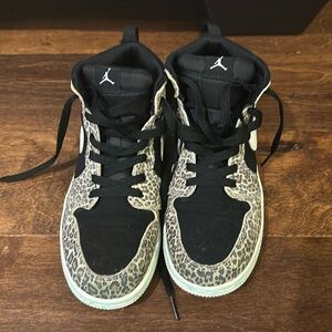 Air Jordan 1 Mid SE - 5Y used